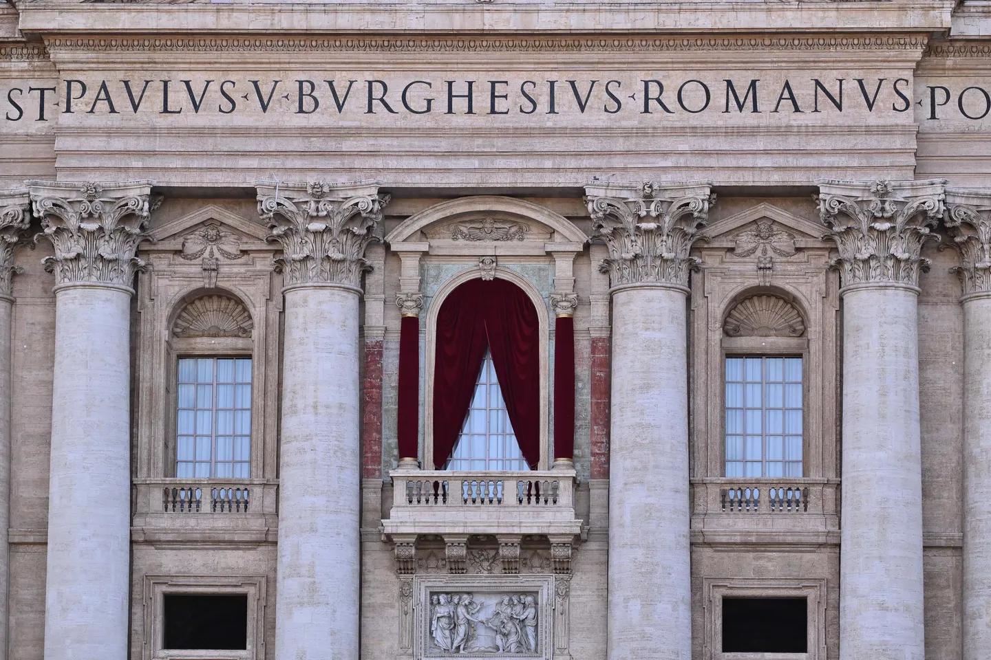 Schwarzer Rauch über dem Vatikan - noch kein neuer Papst gewählt